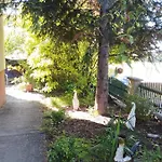 Family Basement Apartment, Breakfast, Free Parking, 5km From Tulln Chorherrn
