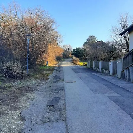 Family Basement Apartment, Breakfast, Free Parking, 5km From Tulln Apartamento