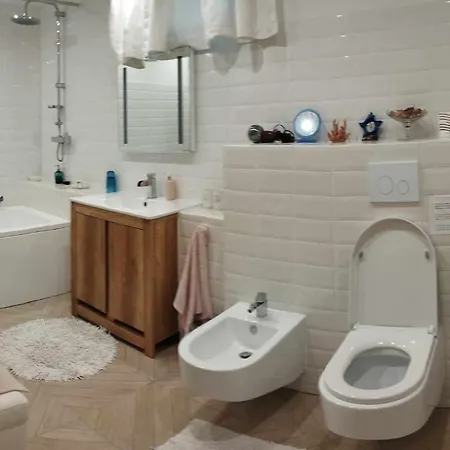 Family Basement Apartment, Parking, 5km From Tulln