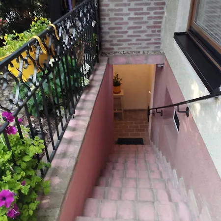 Family Basement Apartment, Breakfast, Free Parking, 5km From Tulln Apartment