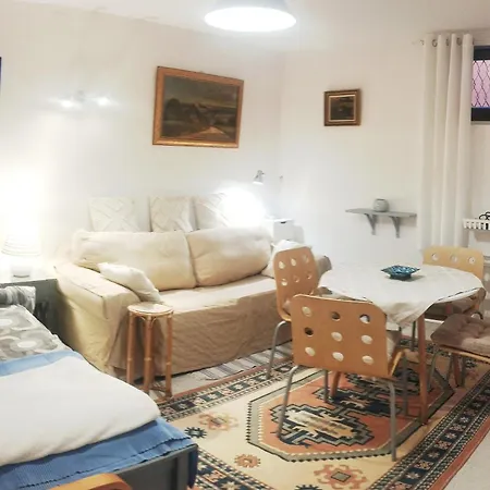 Apartment Family Basement Apartment, Breakfast, Free Parking, 5km From Tulln Chorherrn