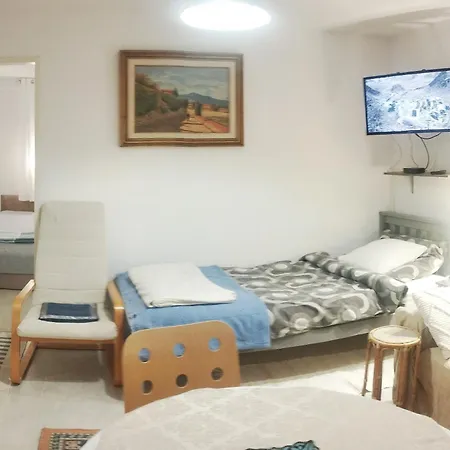 Family Basement Apartment, Breakfast, Free Parking, 5km From Tulln *