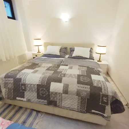 Family Basement Apartment, Breakfast, Free Parking, 5km From Tulln