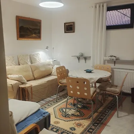 Daire Family Basement Apartment, Breakfast, Free Parking, 5km From Tulln *