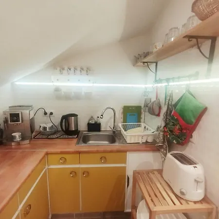 Family Basement Apartment, Breakfast, Free Parking, 5km From Tulln * Chorherrn