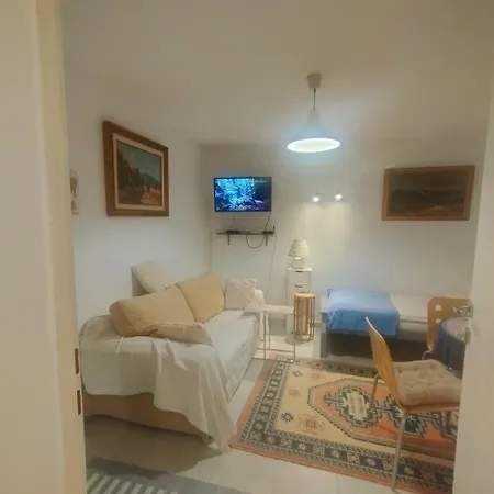 Family Basement Apartment, Parking, 5km From Tulln Apartment