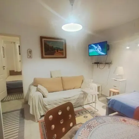 Family Basement Apartment, Parking, 5km From Tulln