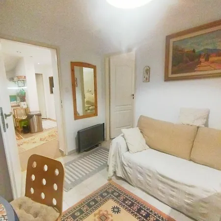 Apartment Family Basement Apartment, Breakfast, Free Parking, 5km From Tulln Chorherrn