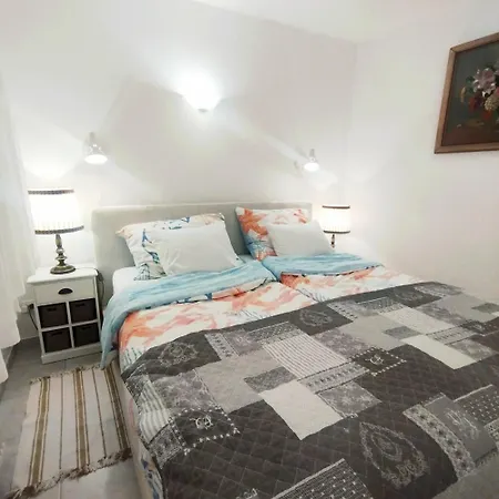 Apartment Family Basement Apartment, Parking, 5km From Tulln