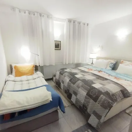 Family Basement Apartment, Parking, 5km From Tulln Apartment