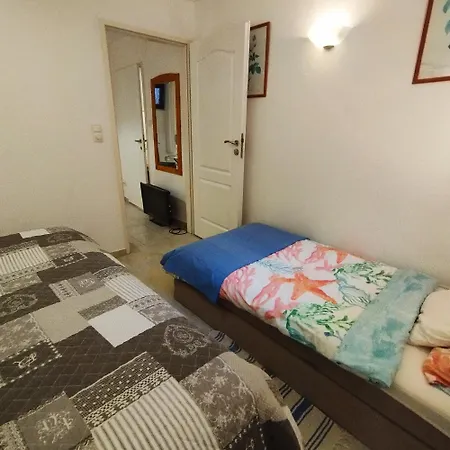 Family Basement Apartment, Parking, 5km From Tulln * Chorherrn