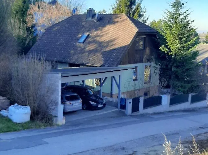 Family Basement Apartment, Breakfast, Free Parking, 5km From Tulln Chorherrn