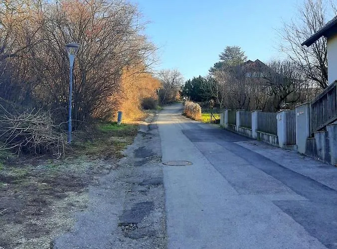 Family Basement Apartment, Breakfast, Free Parking, 5km From Tulln Apartment