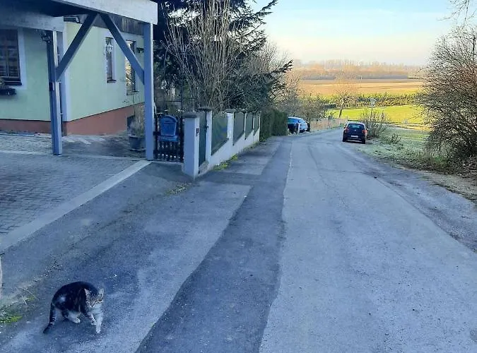 Apartment Family Basement Apartment, Breakfast, Free Parking, 5km From Tulln Chorherrn