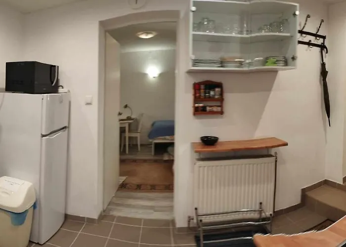 Family Basement Apartment, Breakfast, Free Parking, 5km From Tulln Apartment *