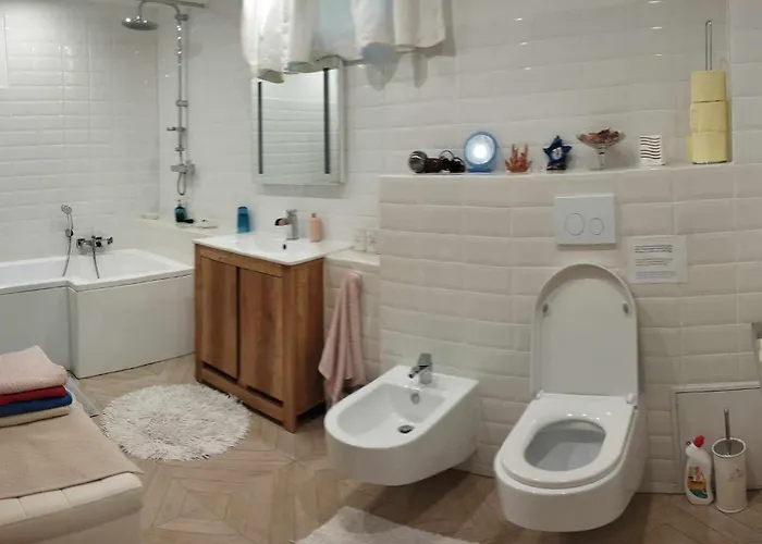 Family Basement Apartment, Breakfast, Free Parking, 5km From Tulln