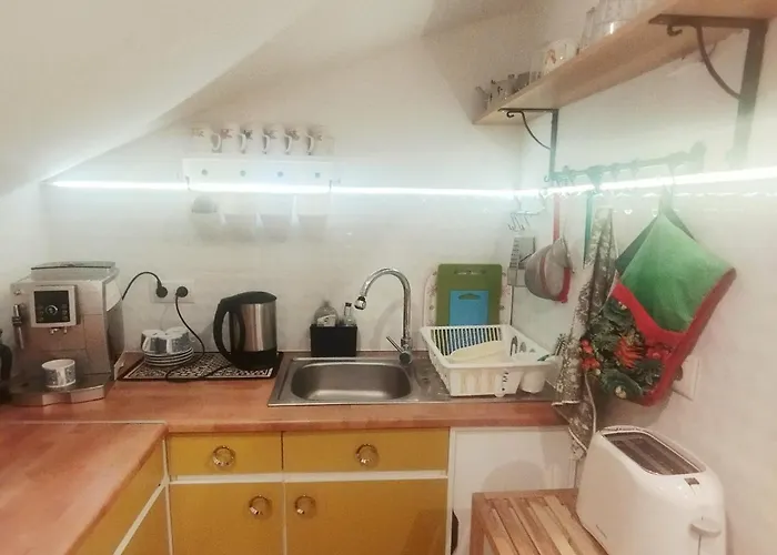 Family Basement Apartment, Breakfast, Free Parking, 5km From Tulln * Chorherrn