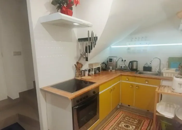 Family Basement Apartment, Breakfast, Free Parking, 5km From Tulln Apartment Chorherrn
