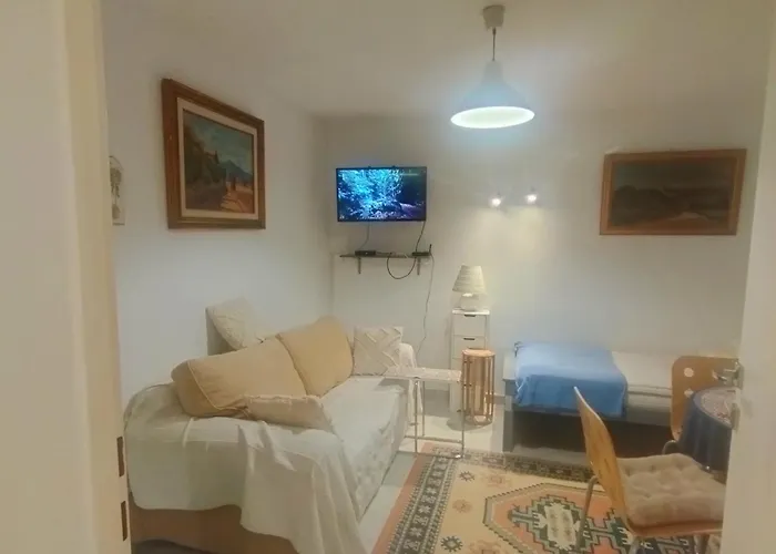 Family Basement Apartment, Breakfast, Free Parking, 5km From Tulln Apartment