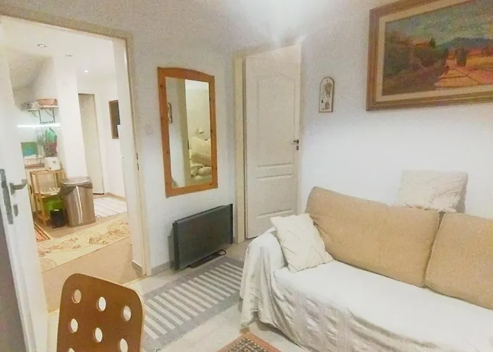 Apartment Family Basement Apartment, Breakfast, Free Parking, 5km From Tulln Chorherrn