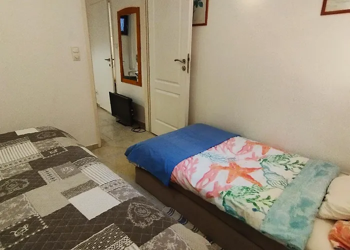 Family Basement Apartment, Breakfast, Free Parking, 5km From Tulln * Chorherrn